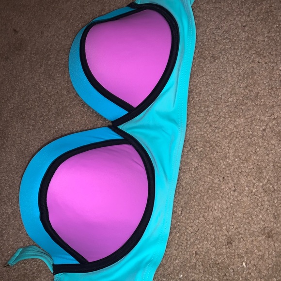 Swimsuits - Picture 4 of 11